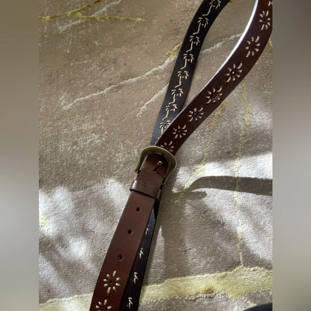 Floral embroidery belt